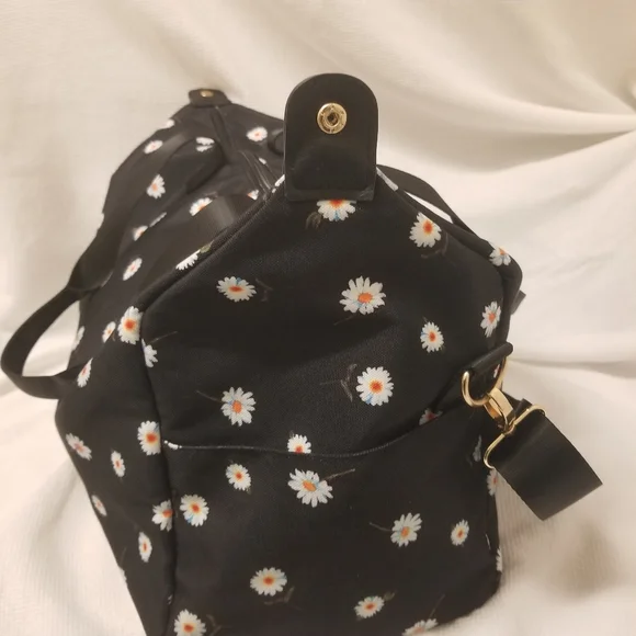 Alice + Olivia Daisy Print Travel Bag - Picture 15 of 16